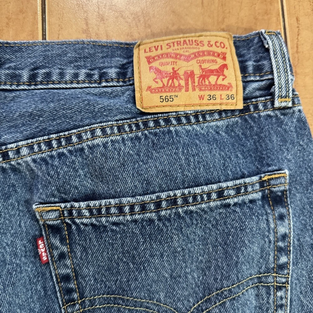 Levi's 565 Jeans Mens Sz 36 x 34 Blue Relaxed Fit Straight Denim Dark Wash - Picture 7 of 11